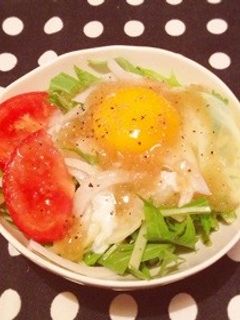 新玉ねぎの温泉卵のっけサラダ-レシピのメイン写真