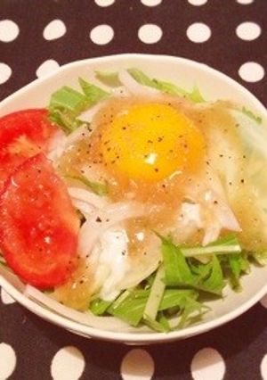 新玉ねぎの温泉卵のっけサラダ-レシピのメイン写真