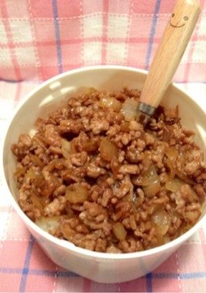 お弁当用に簡単♪汁もれしないひき肉丼-レシピのメイン写真