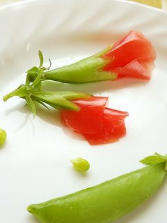 簡単飾り切り♪トマトで赤いスイートピー-レシピのメイン写真
