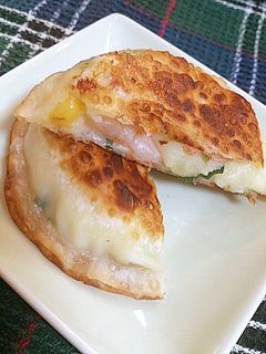 餃子の皮で簡単メチャ旨☆エビポテ挟み焼き-レシピのメイン写真