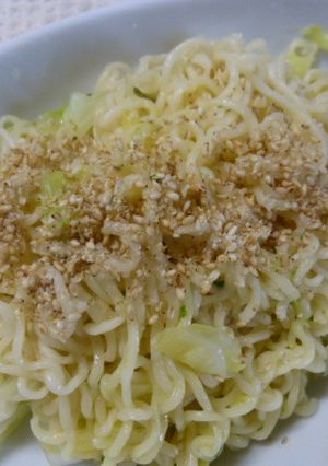 サッポロ一番塩ラーメンで焼きそば風-レシピのメイン写真