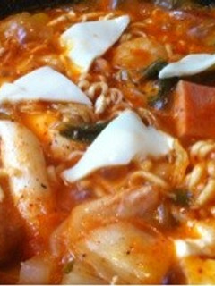 韓国料理 熱々〜!プデチゲ(部隊鍋)-レシピのメイン写真