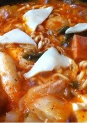 韓国料理 熱々〜！プデチゲ(部隊鍋)-レシピのメイン写真