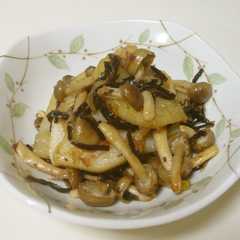 รูปของ 長芋ときのこの塩昆布炒め