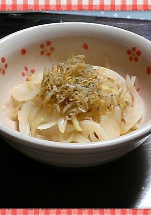 *簡単*カリカリジャコのせ新玉ねぎ炒め-レシピのメイン写真