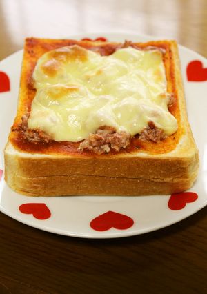 主人の大好き♡コンビーフでピザ風トースト-レシピのメイン写真