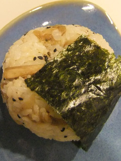 ごま油香る生姜ごぼう味噌のおにぎり-レシピのメイン写真