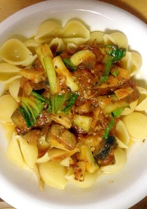 鰹と茄子とトマトと茸と青梗菜のコンキリエ-レシピのメイン写真