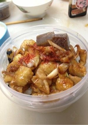 蒲焼のタレで作る簡単鳥皮焼き鳥丼-レシピのメイン写真