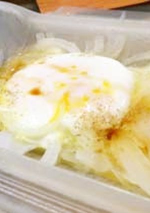 【ルクエ】新玉ねぎの巣ごもりバター醤油-レシピのメイン写真