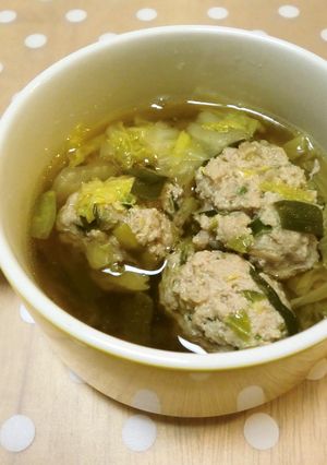餃子あん♪たっぷり肉団子コンソメスープ-レシピのメイン写真