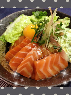 サーモンとアボカド丼-レシピのメイン写真