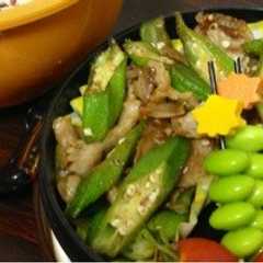 รูปของ お弁当に♪豚とオクラの梅ポン炒め