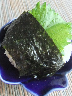 青じそ香る塩昆布と小エビのマヨおにぎり-レシピのメイン写真