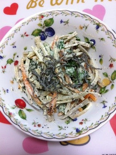 塩昆布の黒ごまごぼうサラダ-レシピのメイン写真