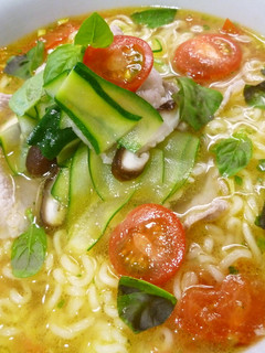 爽やか~♪バジル香るトマト塩ラーメン-レシピのメイン写真
