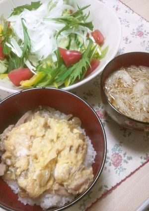 ☆親子丼☆サラダとにゅう麺と一緒に^^-レシピのメイン写真