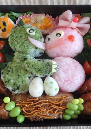 ラブラブ恐竜ファミリー（キャラ弁）-レシピのメイン写真