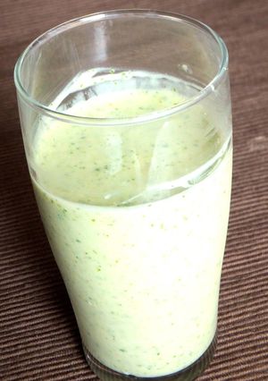 のむ大豆と豆苗，バナナのスムージー-レシピのメイン写真