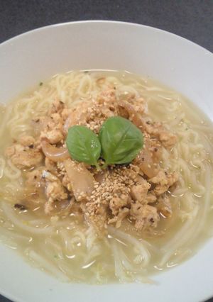 サッポロ一番塩ラーメン鶏ミンチ塩麹のせ-レシピのメイン写真