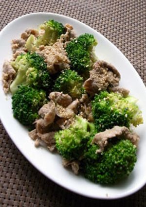 ブロッコリーと胡麻だれ豚こま肉のサラダ-レシピのメイン写真