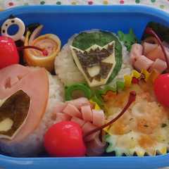 恐竜ピンク&恐竜グリーン弁当-レシピのメイン写真
