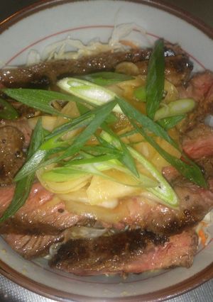 醤油麹でローストビーフ丼-レシピのメイン写真