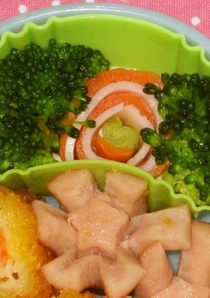 人参とハムのクルクルロール♪キャラ弁等に-レシピのメイン写真