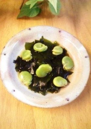 空豆と若布*ほんのり甘やかな淡煮-レシピのメイン写真
