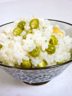 今が旬のグリーンピースで炊き込みご飯-レシピのメイン写真