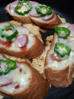 ホットプレートピザ(フランスパン)-レシピのメイン写真