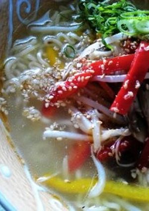 塩ラーメン☆彩りはなやかパプリカのせ~♪-レシピのメイン写真