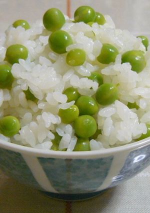 お豆ツヤツヤ♡グリーンピースご飯-レシピのメイン写真