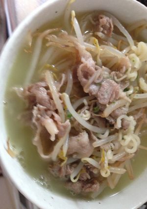 ボリュームたっぷりインスタント麺-レシピのメイン写真