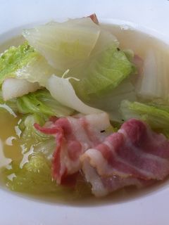 白菜とベーコンの美味しいコンソメスープ♪-レシピのメイン写真