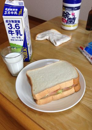 ハムとレタスの簡単サンドイッチ-レシピのメイン写真