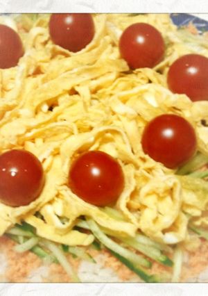 お祝いに☆ケーキな飾りでチラシ寿司-レシピのメイン写真