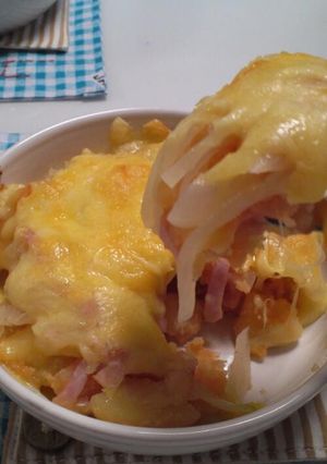 ジャガイモと玉ねぎベーコンのチーズ焼き-レシピのメイン写真