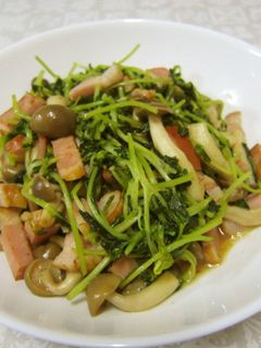 豆苗としめじベーコンのポン酢炒め-レシピのメイン写真