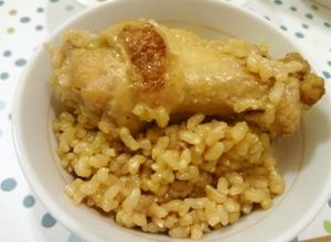 鶏手羽元と玉ねぎの炊き込み玄米ごはん-レシピのメイン写真