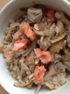☆簡単☆塩鮭で炊き込みご飯☆-レシピのメイン写真