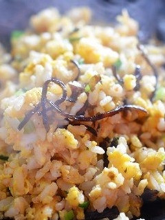 味付けは塩こんぶだけ!パラパラ玉子焼き飯-レシピのメイン写真