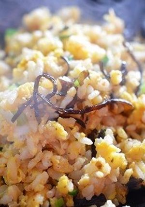 味付けは塩こんぶだけ！パラパラ玉子焼き飯-レシピのメイン写真