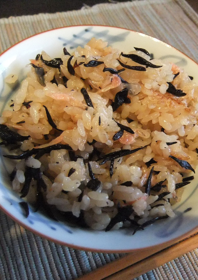 ひじきと新玉ねぎの炊き込みご飯-レシピのメイン写真