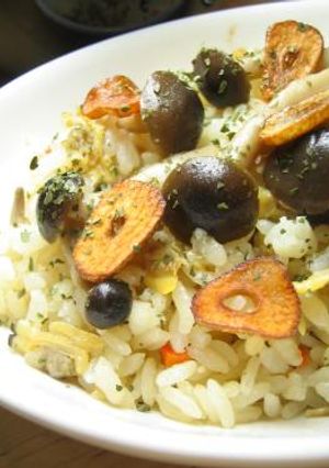 にんにくの香りが食欲をそそる♪あさりときのこの炊き込みご飯-レシピのメイン写真