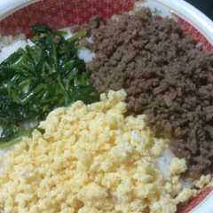 รูปของ これぞ！簡単おいしい三色丼♪