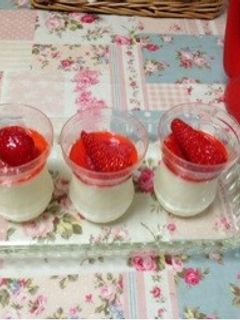 ヨーグルトムース苺ソース添え-レシピのメイン写真