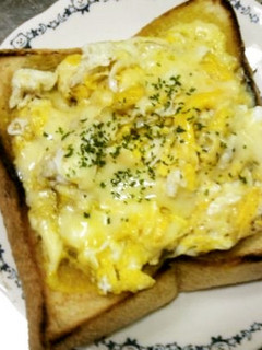 超簡単!卵とチーズとからしマヨトースト☆-レシピのメイン写真