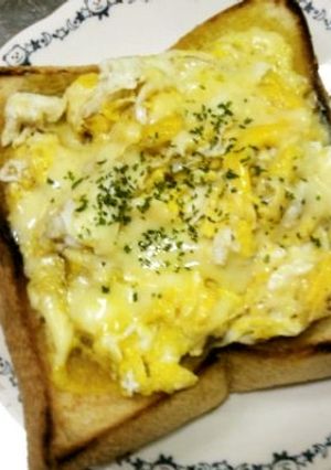 超簡単!卵とチーズとからしマヨトースト☆-レシピのメイン写真